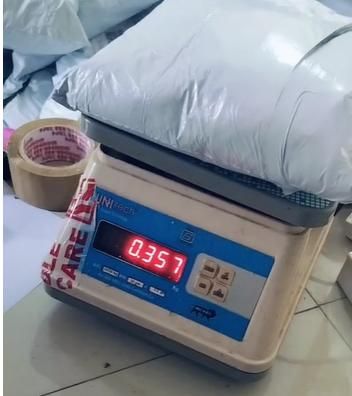 Non-Woven Saree Cover for Wardrobe Storage – Durable Zip Bags with Window (Pack of 6)