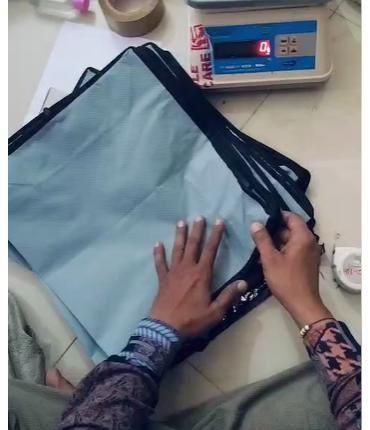 Non-Woven Saree Cover for Wardrobe Storage – Durable Zip Bags with Window (Pack of 6)